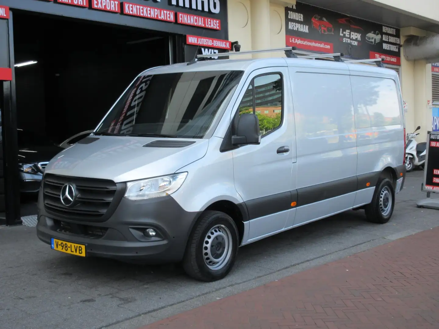 Mercedes-Benz Sprinter 315 1.9 CDI L2H2 Aut Adaptive Cruise Navi Camera P Grijs - 1