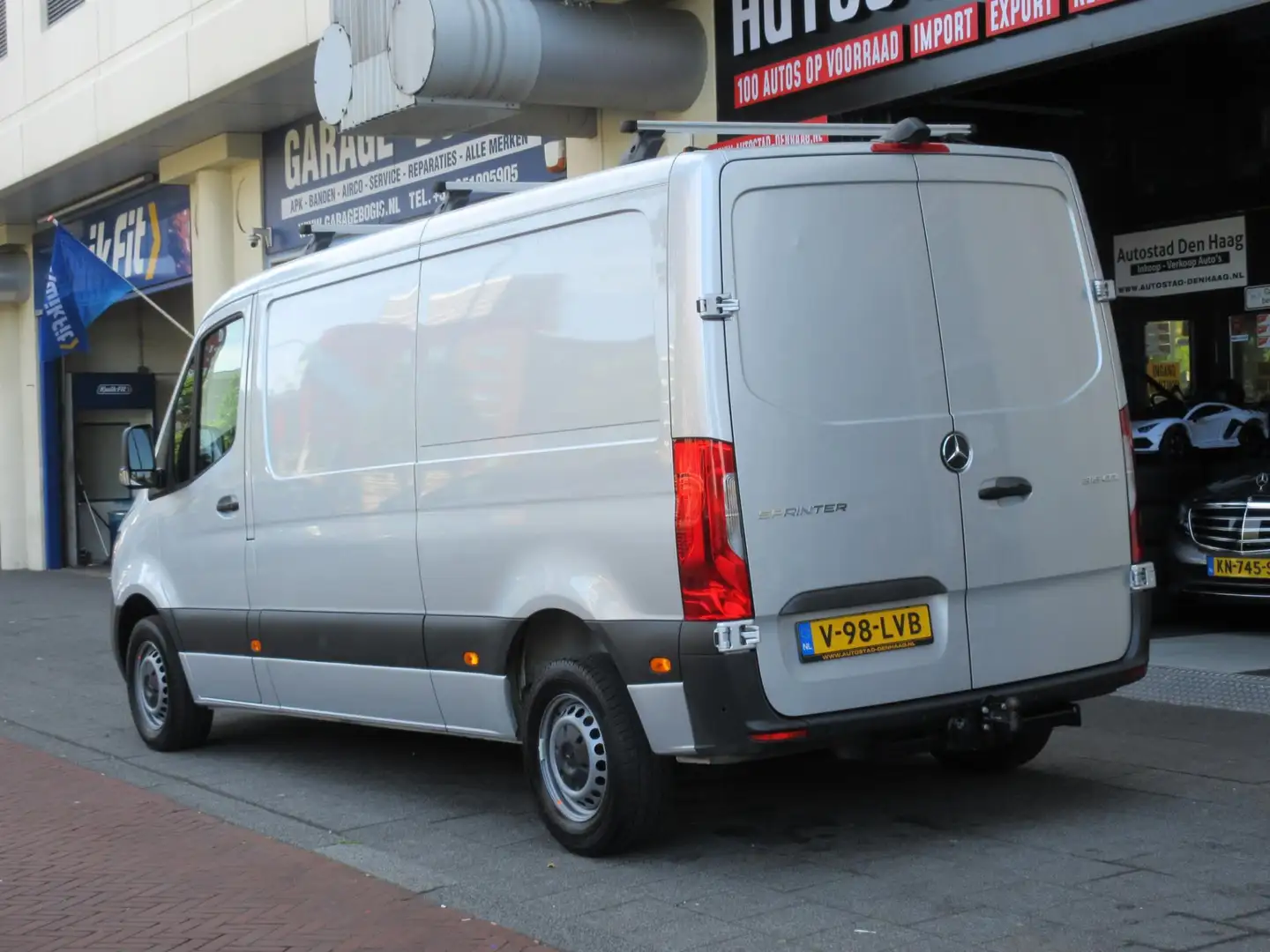 Mercedes-Benz Sprinter 315 1.9 CDI L2H2 Aut Adaptive Cruise Navi Camera P Grijs - 2