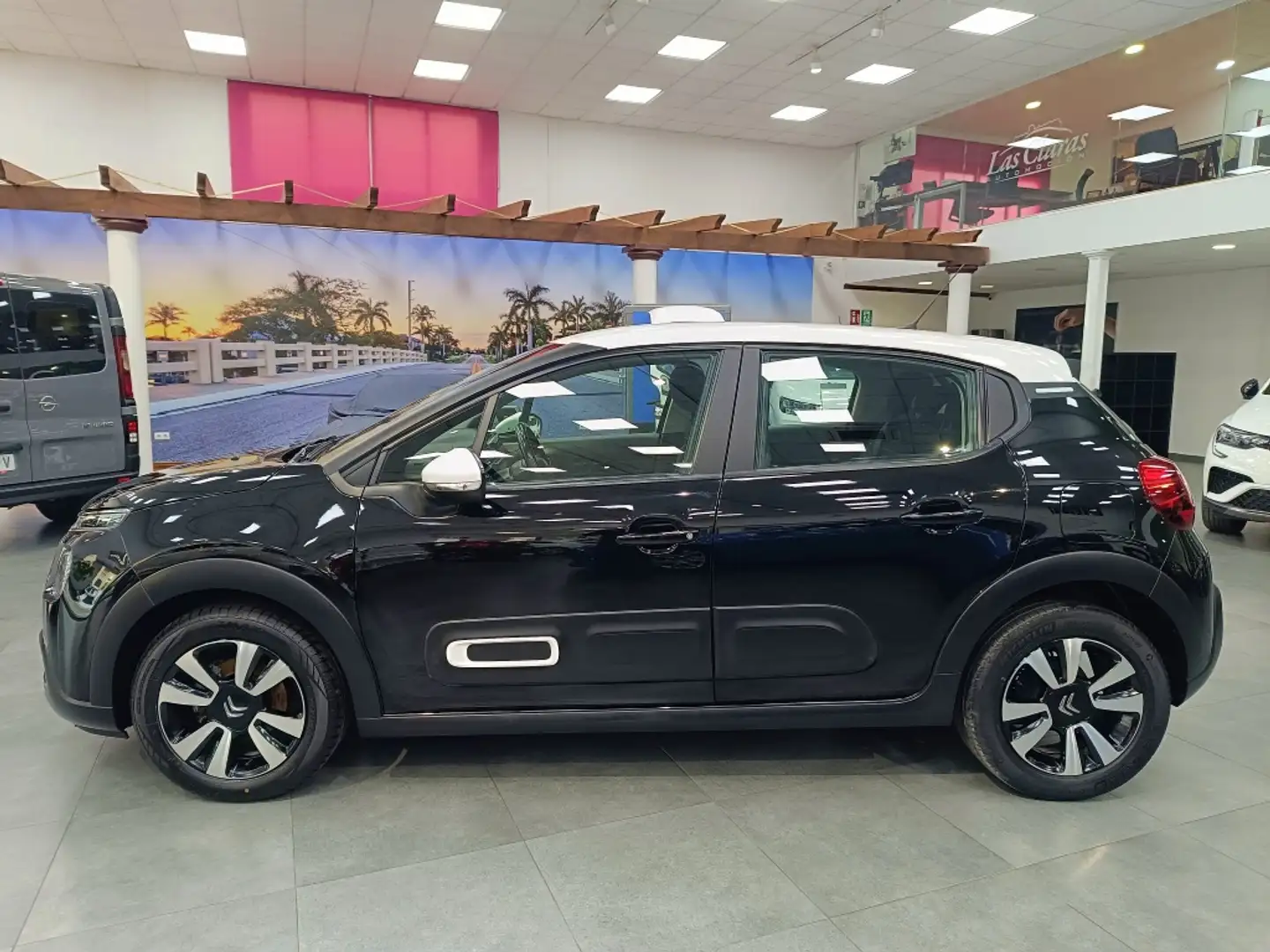 Citroen C3 1.2 PureTech S&S Feel Pack 83 Zwart - 2