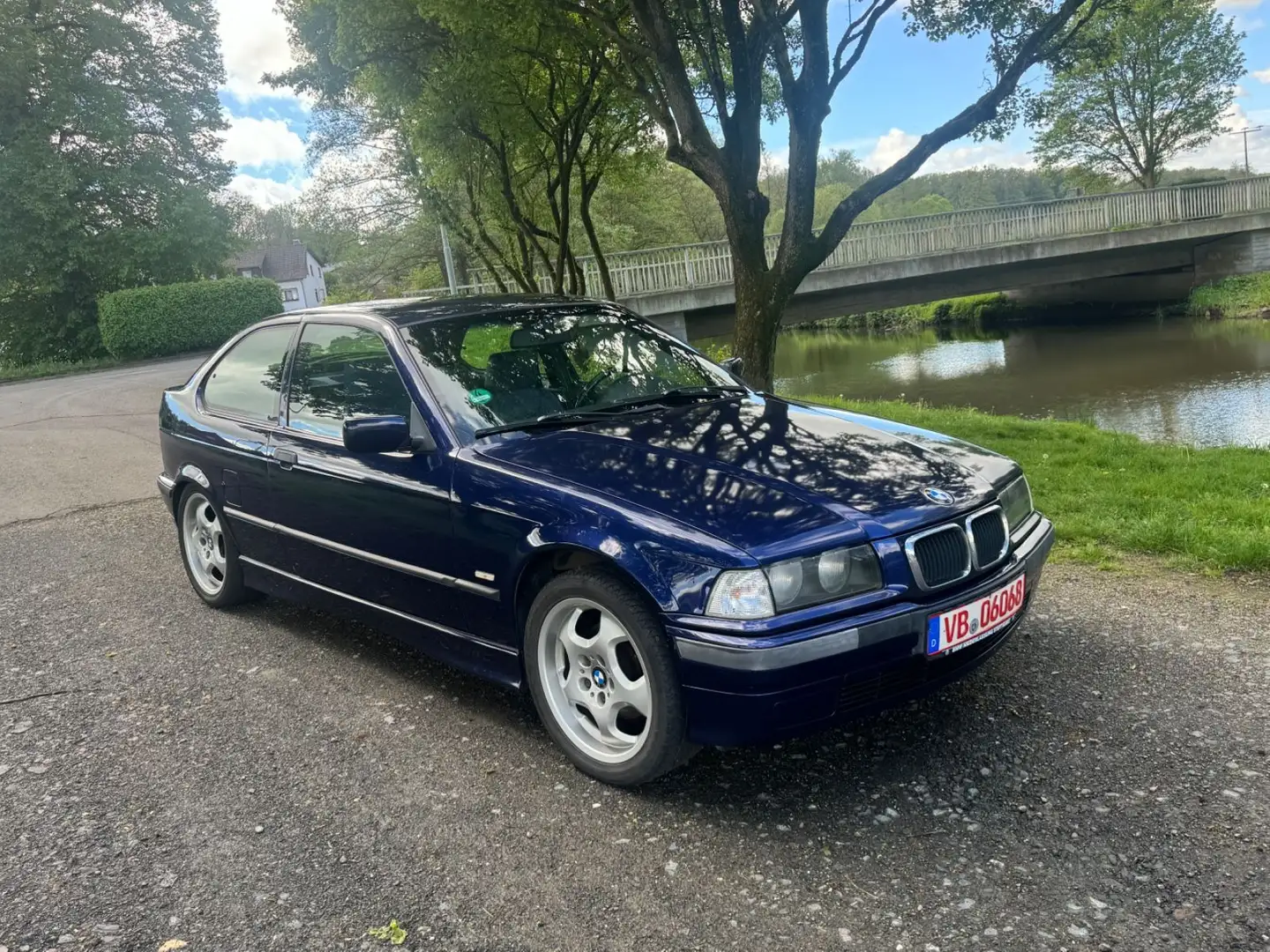 BMW 316 i Compact Original 100Tkm TÜV Neu Garantie Blau - 2
