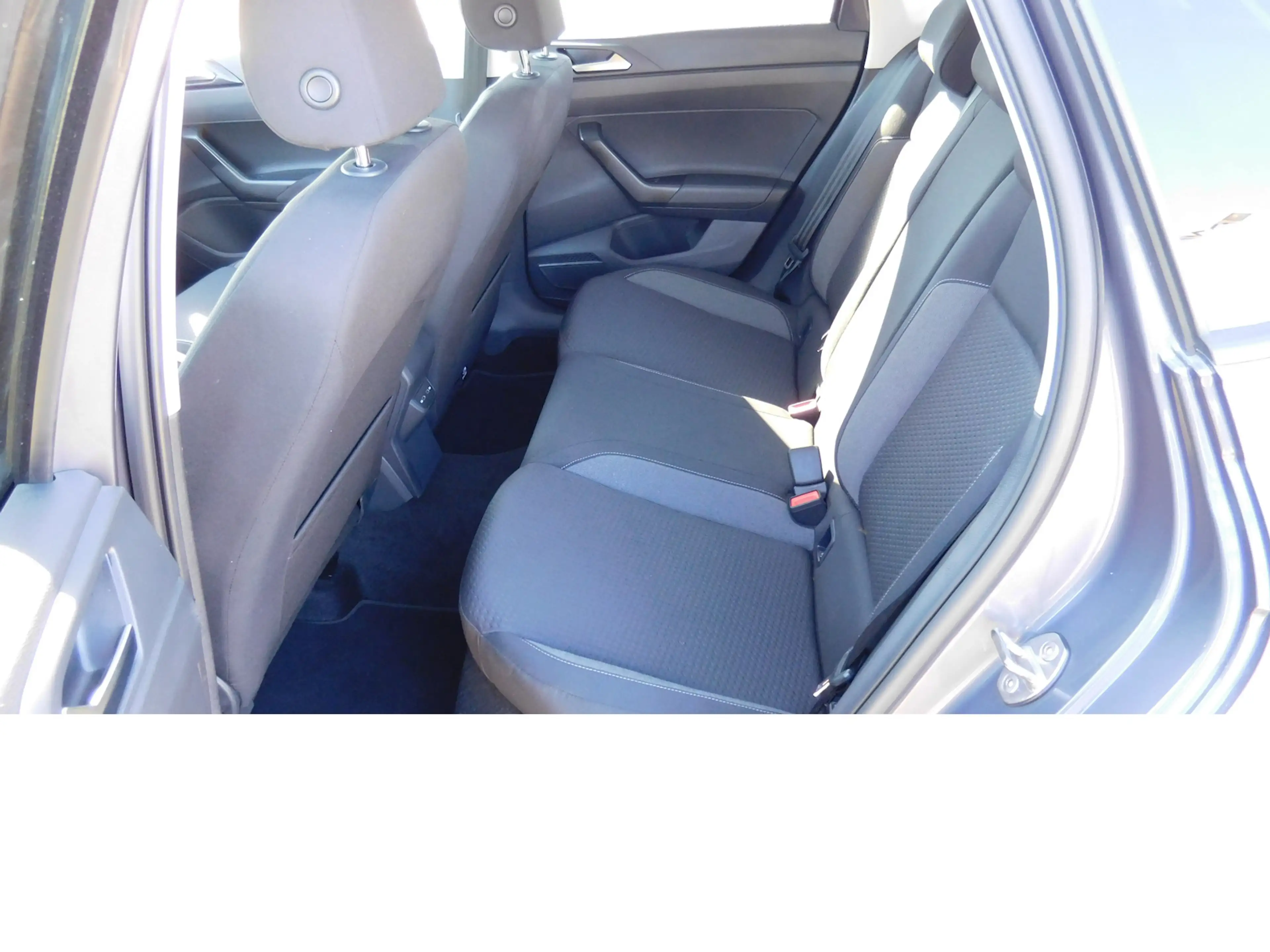 Volkswagen Polo 1.0 Life MPI BMT 4Trg Klima Navi LED — photo 11