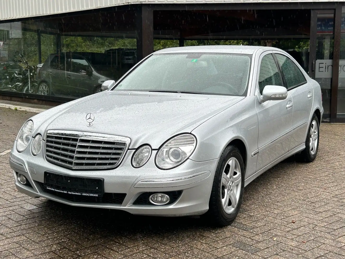 Mercedes-Benz E 200 CDI LIM. ''GEPFLEGTER ZUSTAND* Silber - 2