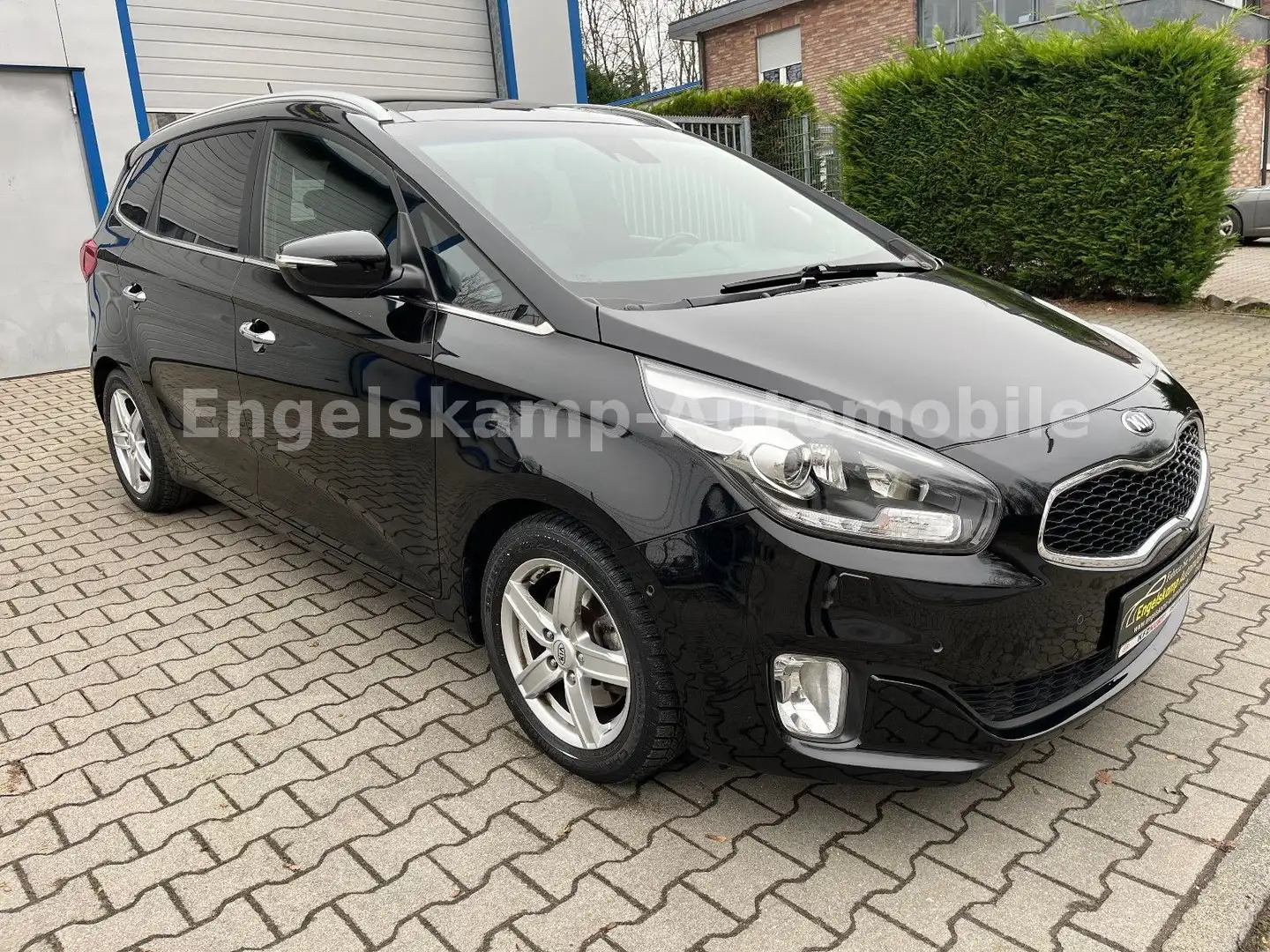 Kia Carens 1.7 CRDI Spirit/LEDER/NAVI/PANO/SCHECKH. Fekete - 1