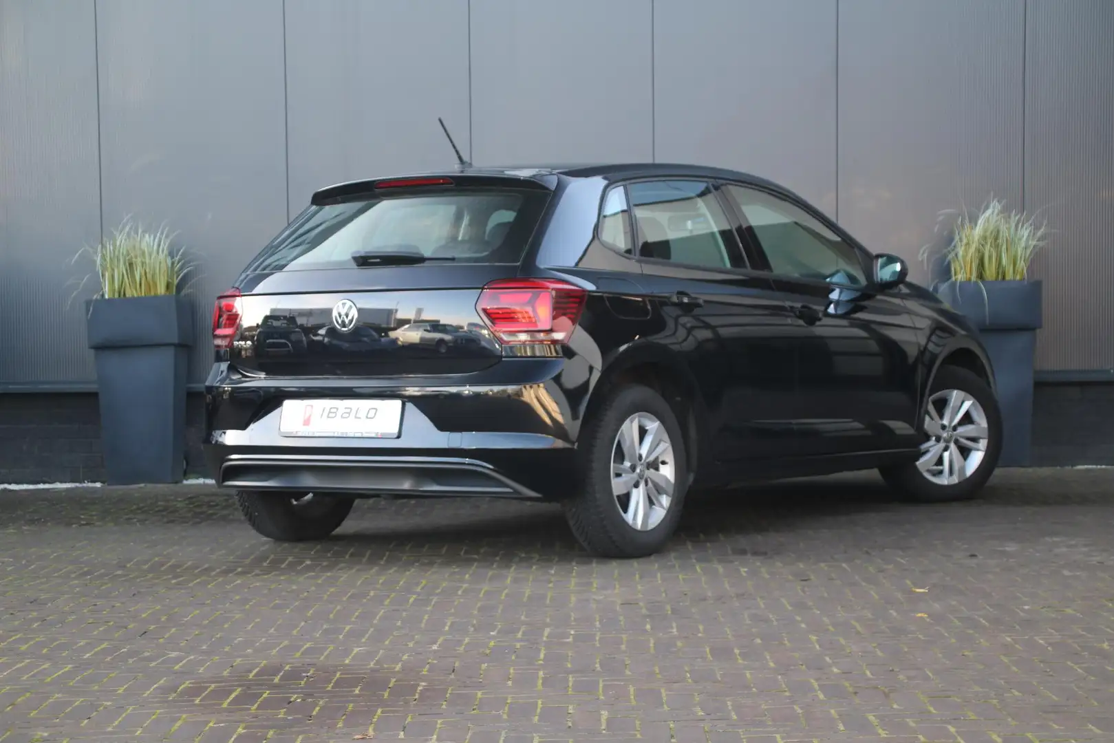 Volkswagen Polo 1.0 TSI Comfortline | Adaptive Cruise | Apple Carp Negro - 2