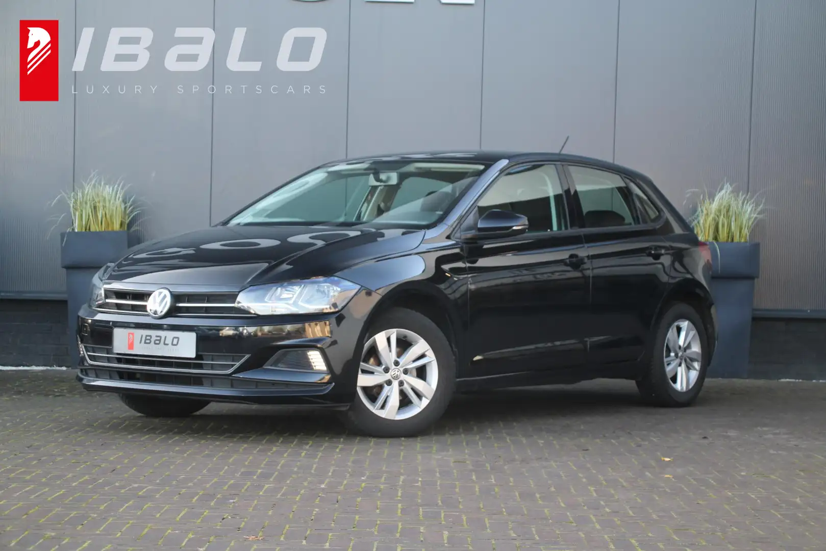 Volkswagen Polo 1.0 TSI Comfortline | Adaptive Cruise | Apple Carp Negro - 1