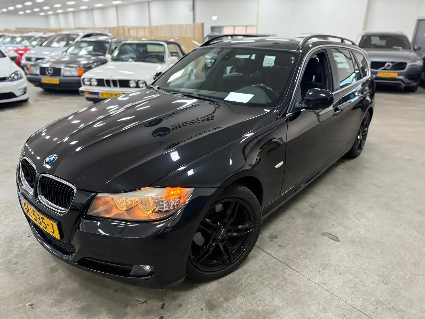 BMW 318 3-serie Touring 318i / NETTE AUTO / NAP / RIJDT SC Zwart - 1