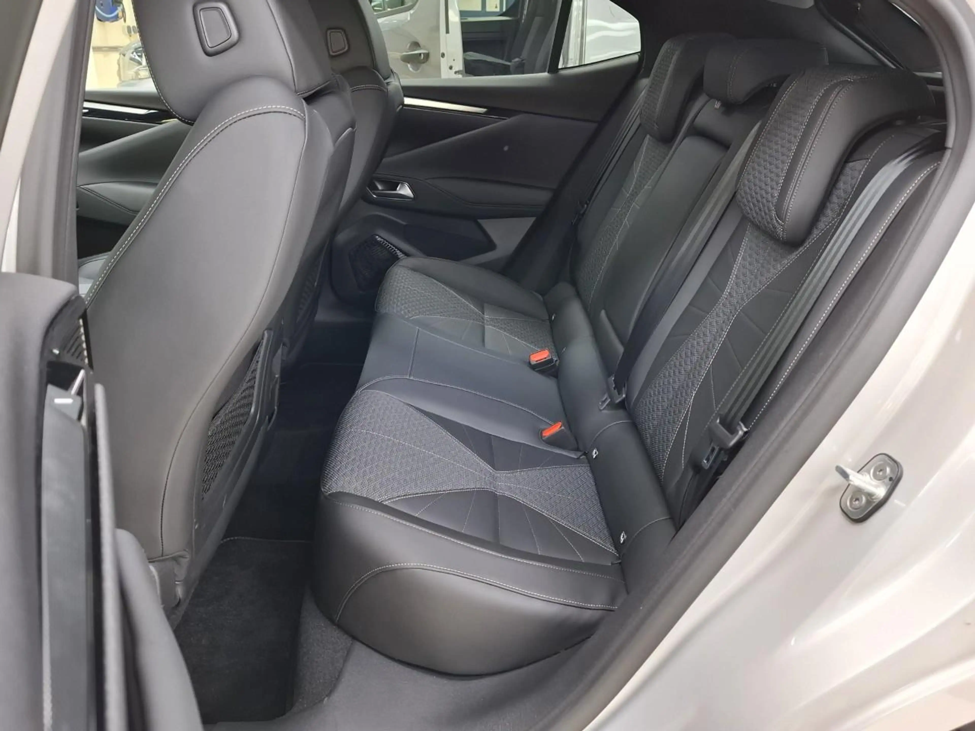 DS Automobiles DS 4 No E-Tense Pallas Comfort Tech Pack 58.3 kWh — photo 9