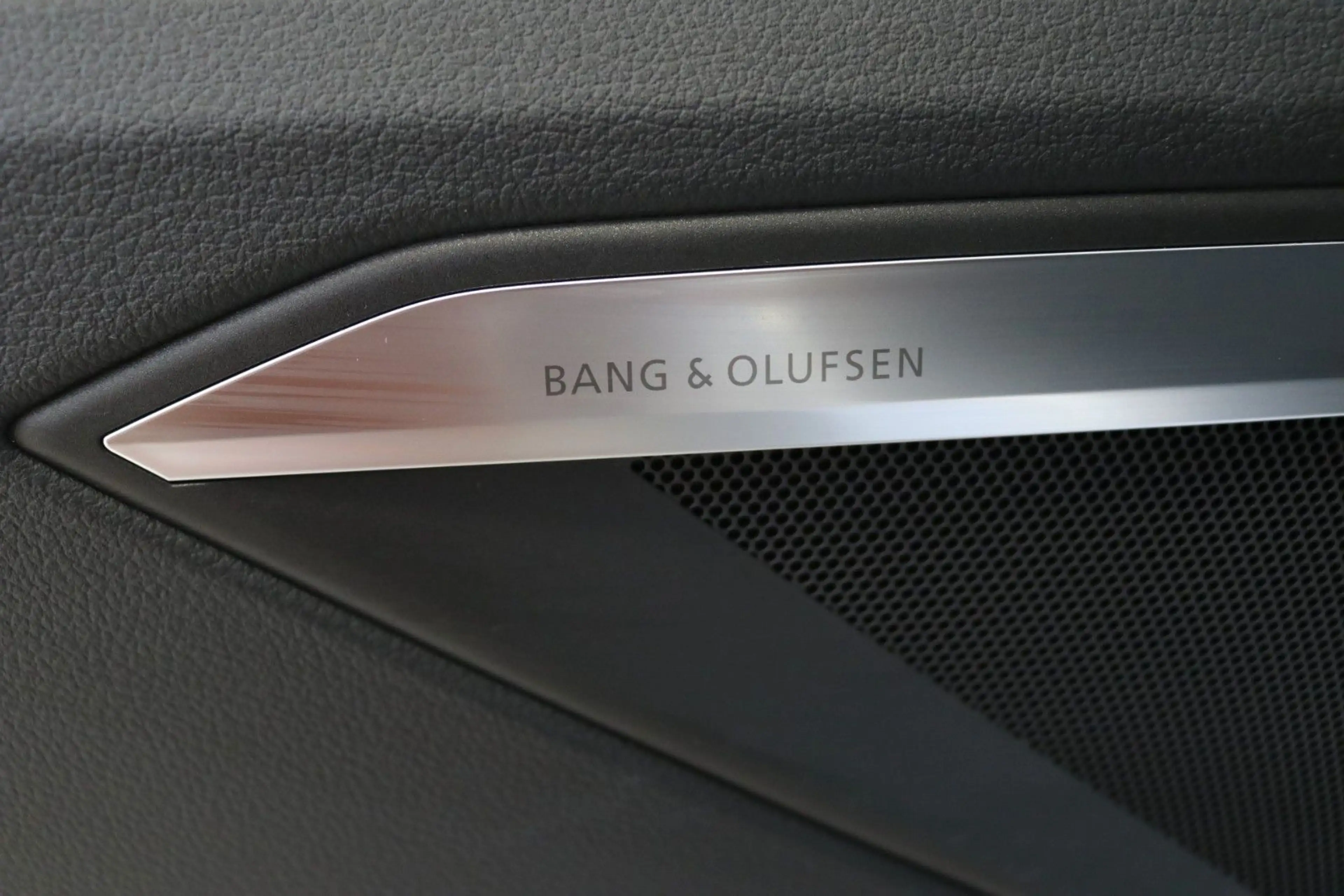 Audi e-tron SB-S Pano Luft 360° HUD B&O Matrix 95% — photo 15