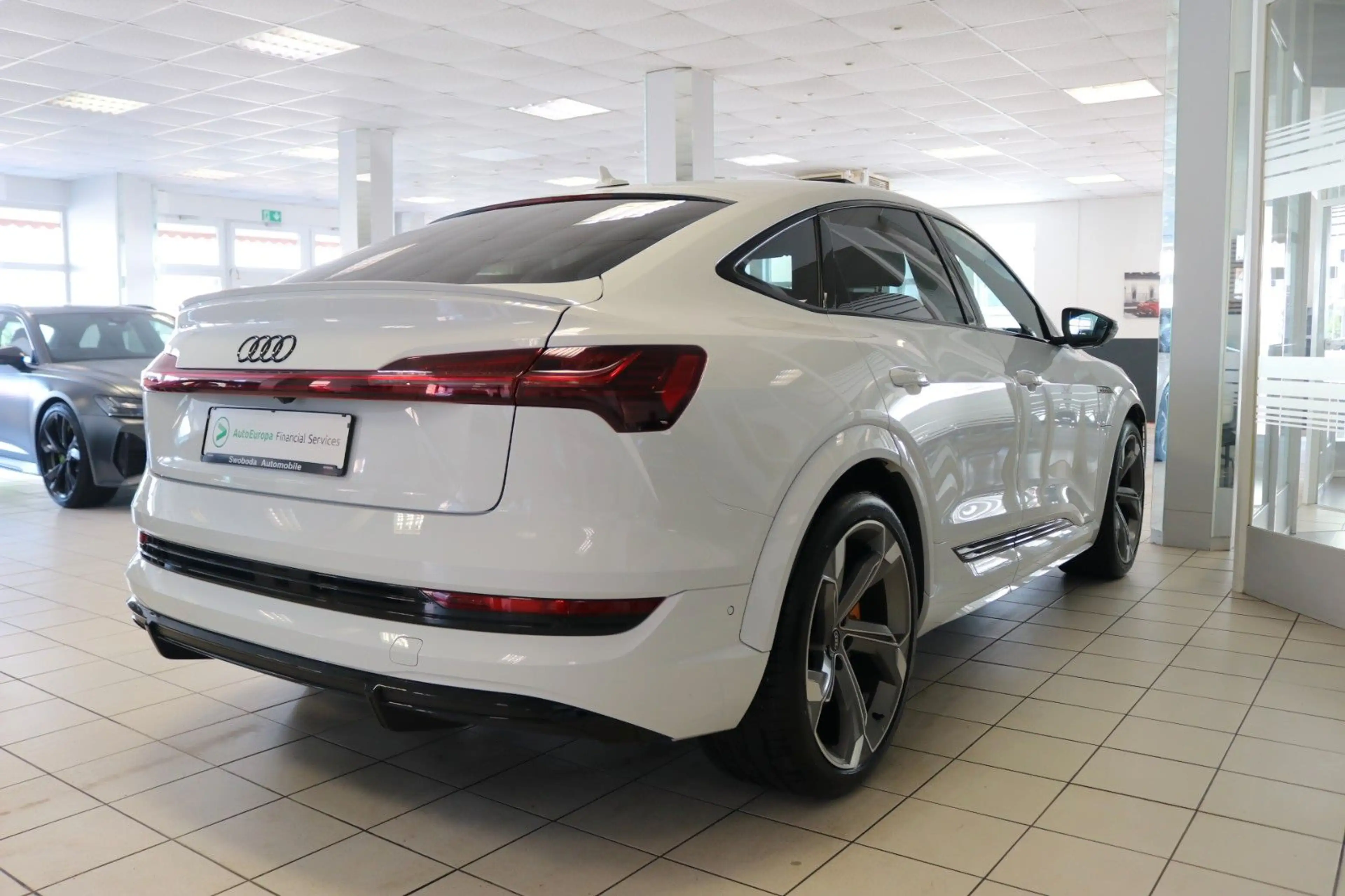 Audi e-tron SB-S Pano Luft 360° HUD B&O Matrix 95% — photo 12