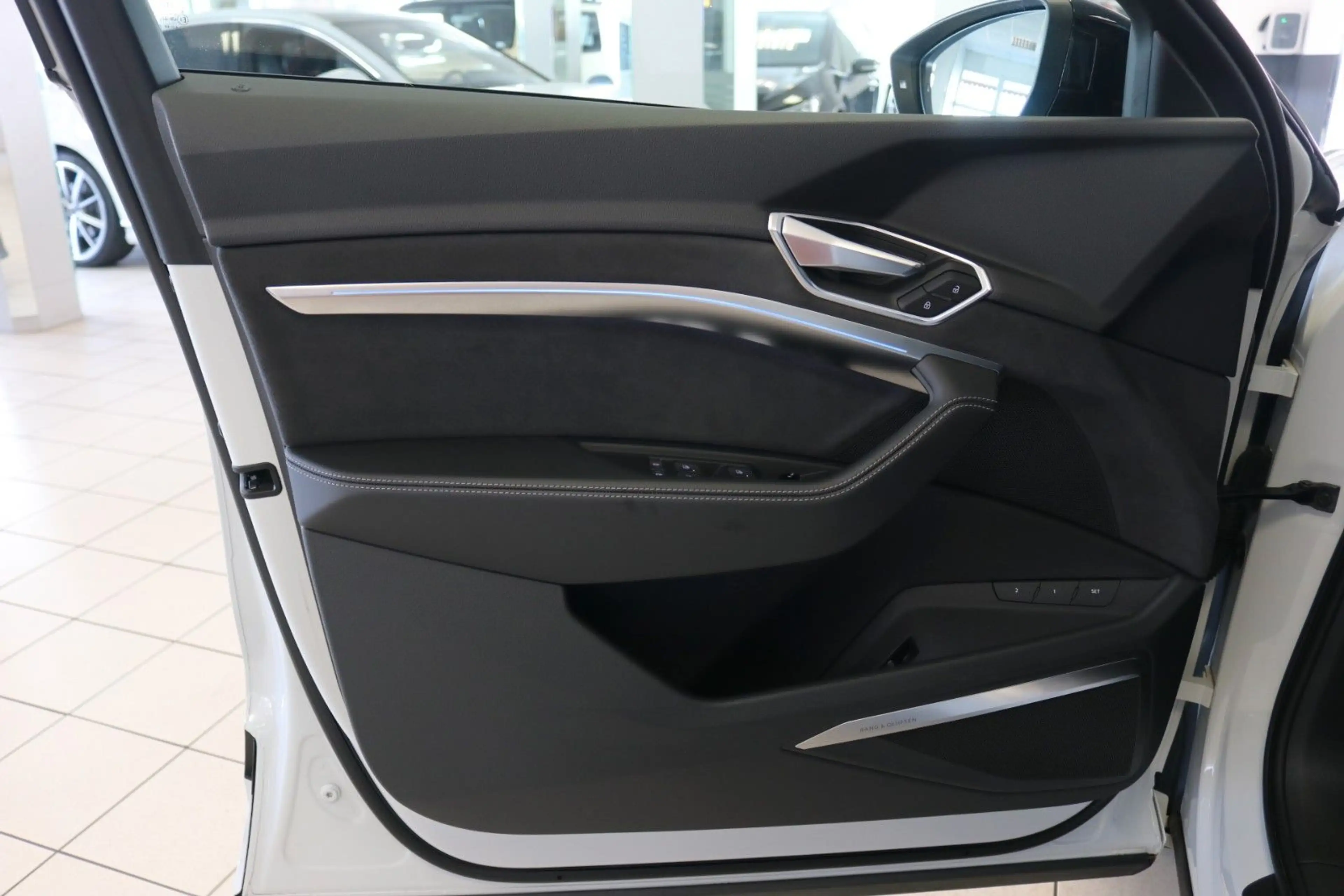 Audi e-tron SB-S Pano Luft 360° HUD B&O Matrix 95% — photo 14
