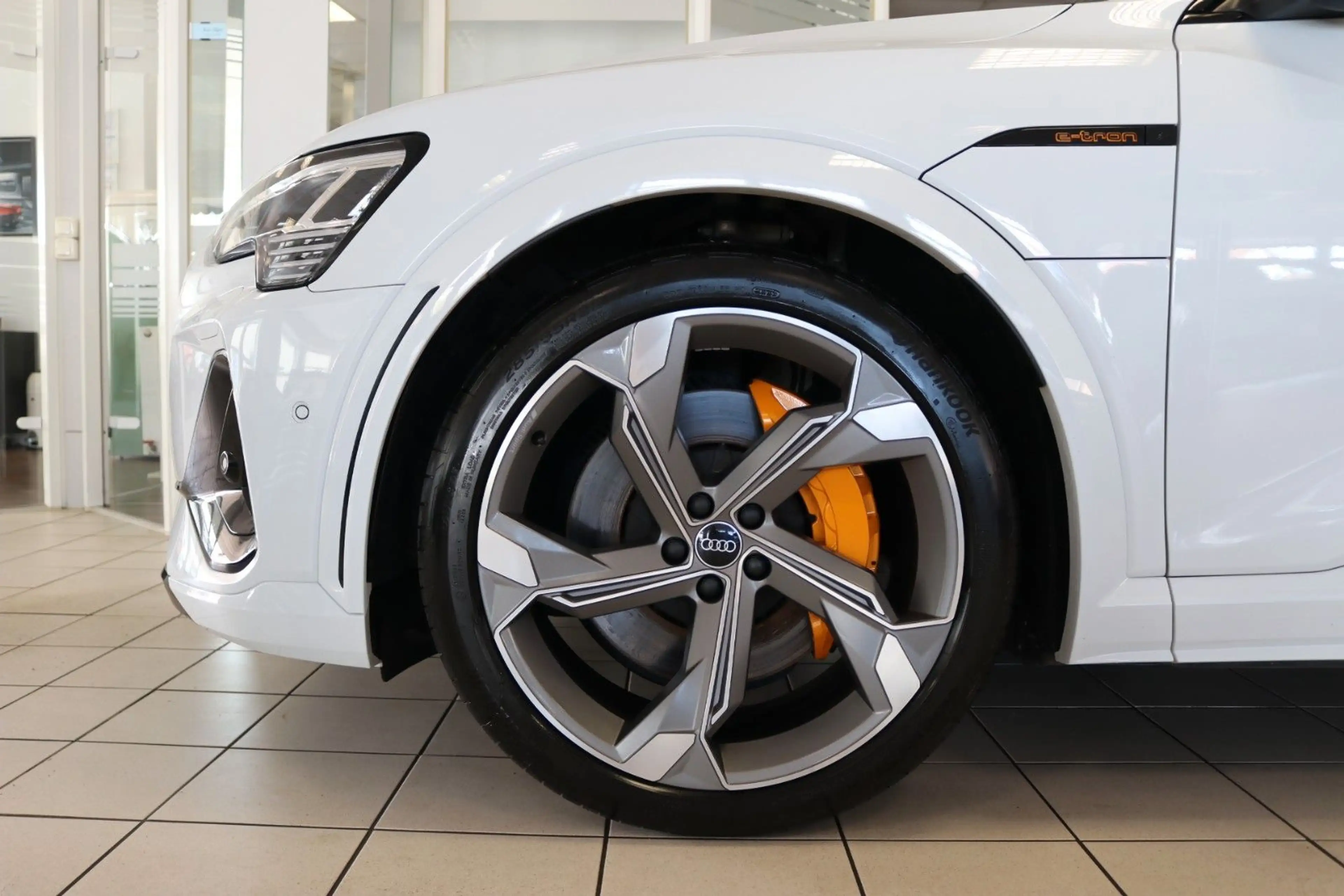 Audi e-tron SB-S Pano Luft 360° HUD B&O Matrix 95% — photo 4