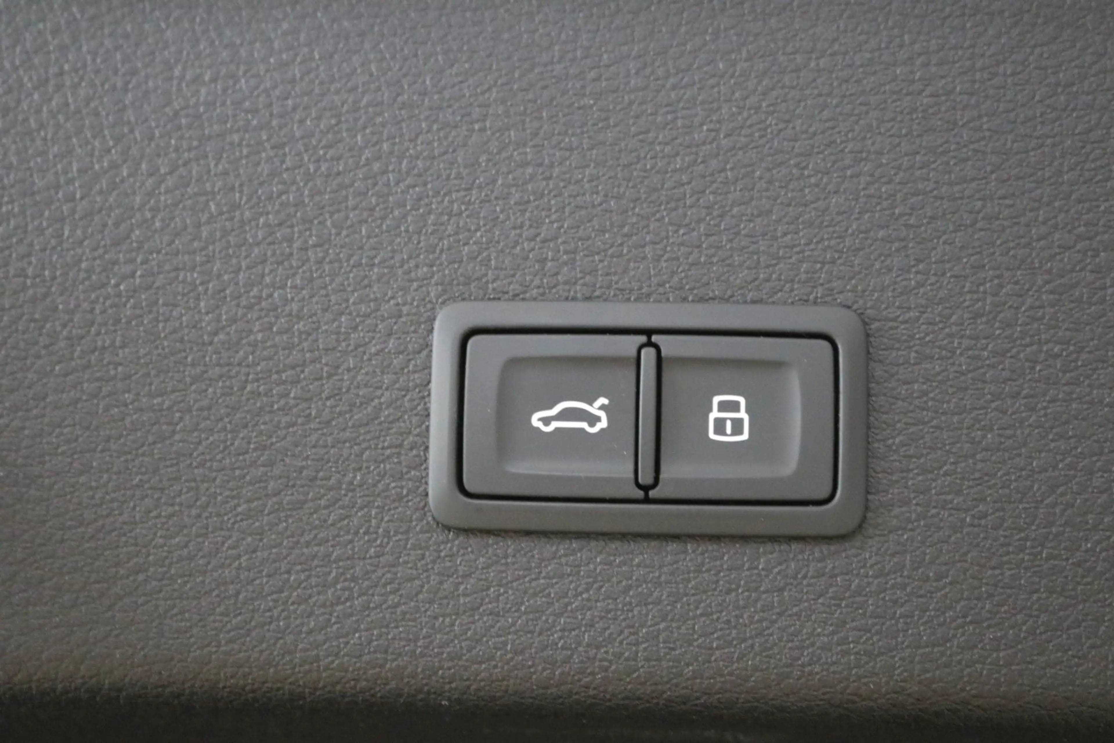Audi e-tron SB-S Pano Luft 360° HUD B&O Matrix 95% — photo 7