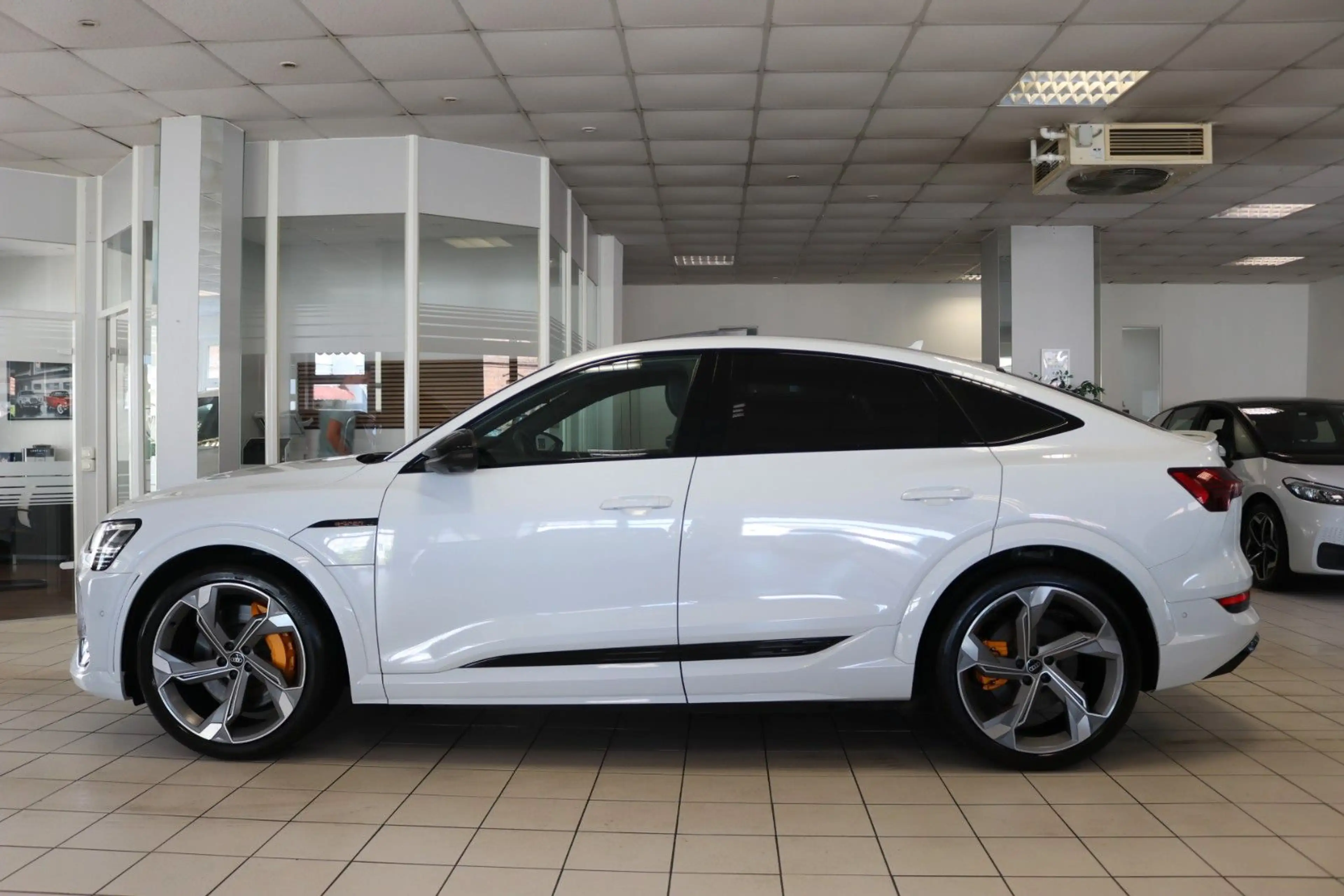 Audi e-tron SB-S Pano Luft 360° HUD B&O Matrix 95% — photo 13