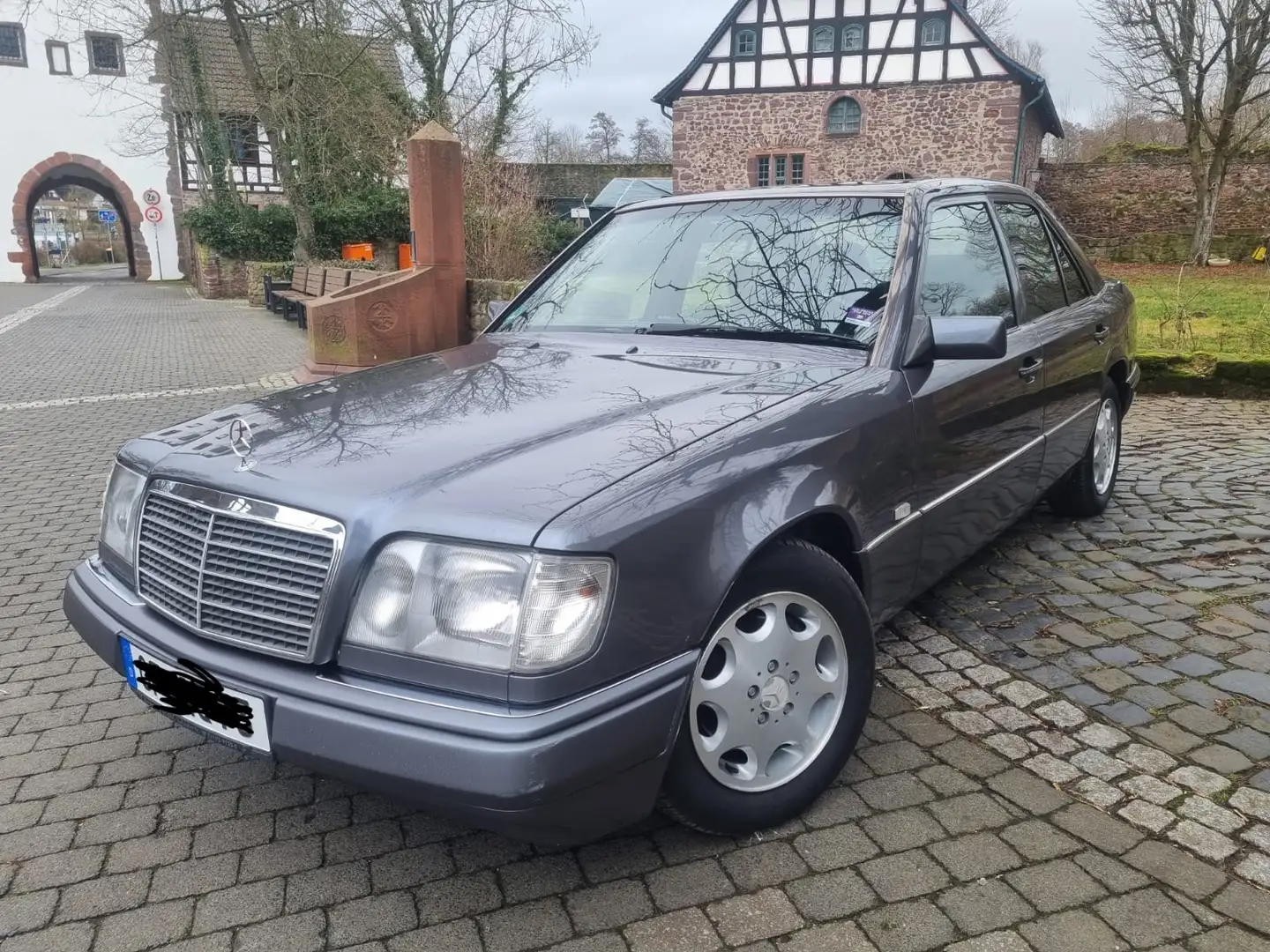 Mercedes-Benz 220 W 124 Gris - 1