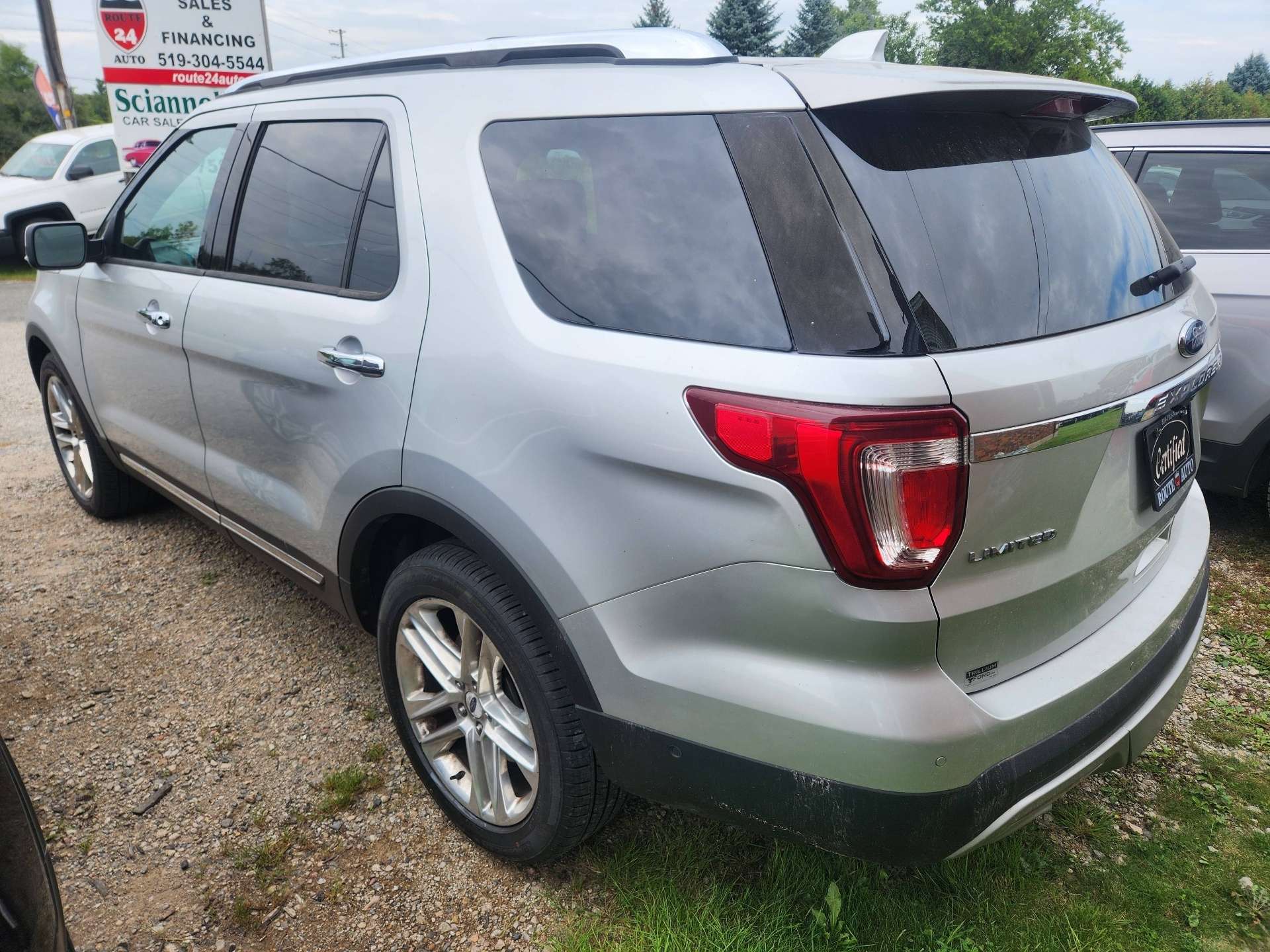 2017 Ford Explorer 4WD Limited|NEW TIRES|Massage Seats|No Accidents|P — снимка 5