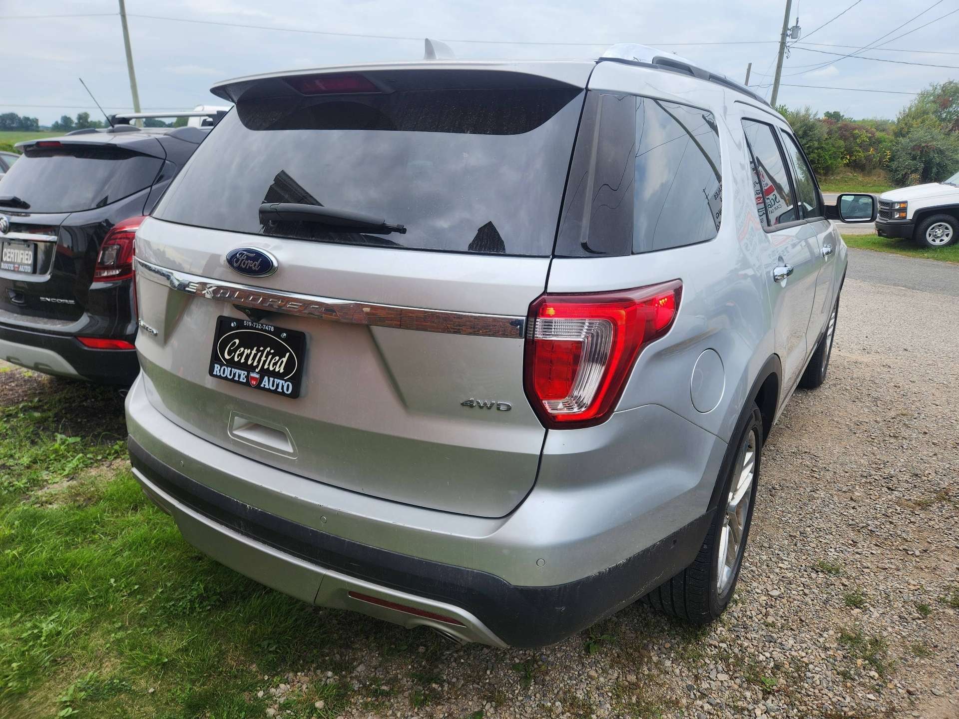 2017 Ford Explorer 4WD Limited|NEW TIRES|Massage Seats|No Accidents|P — снимка 4