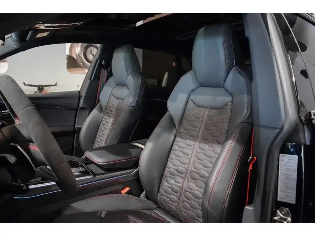 Audi RS Q8 view 7