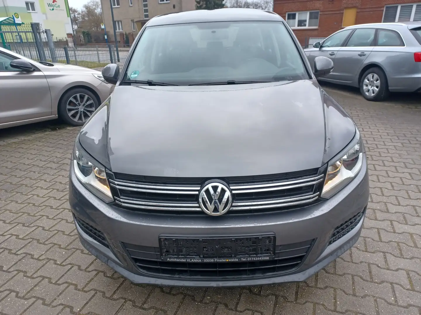 Volkswagen Tiguan Trend Grau - 2