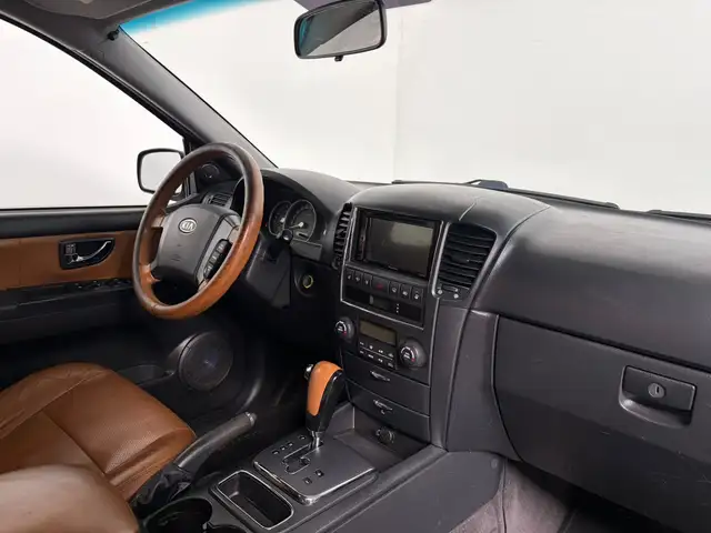 Kia Sorento view 4
