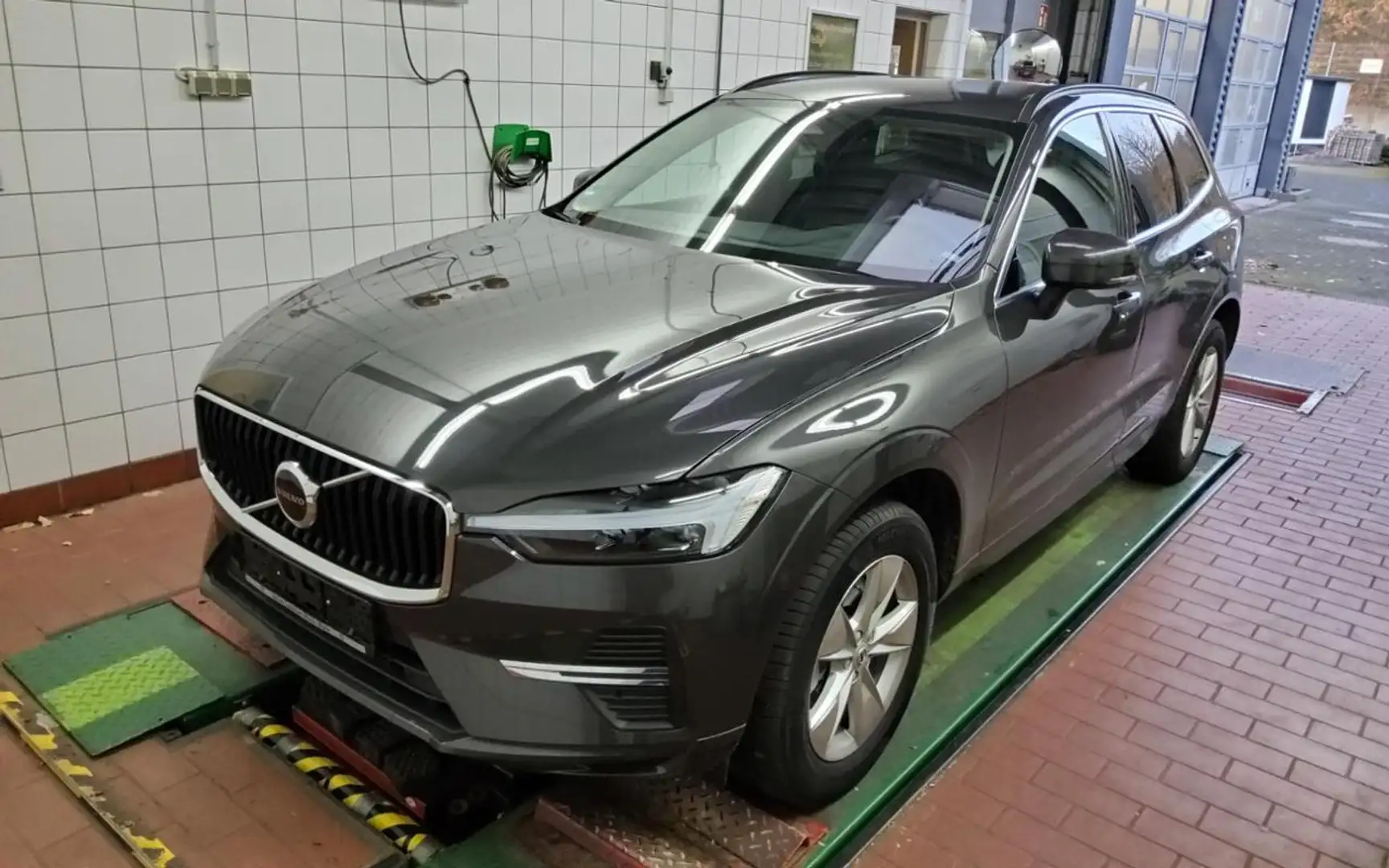 Volvo XC40 B3 PLUS DARK WINTERPAK+MEMORY+LM18+KAMERA+ Grau - 2