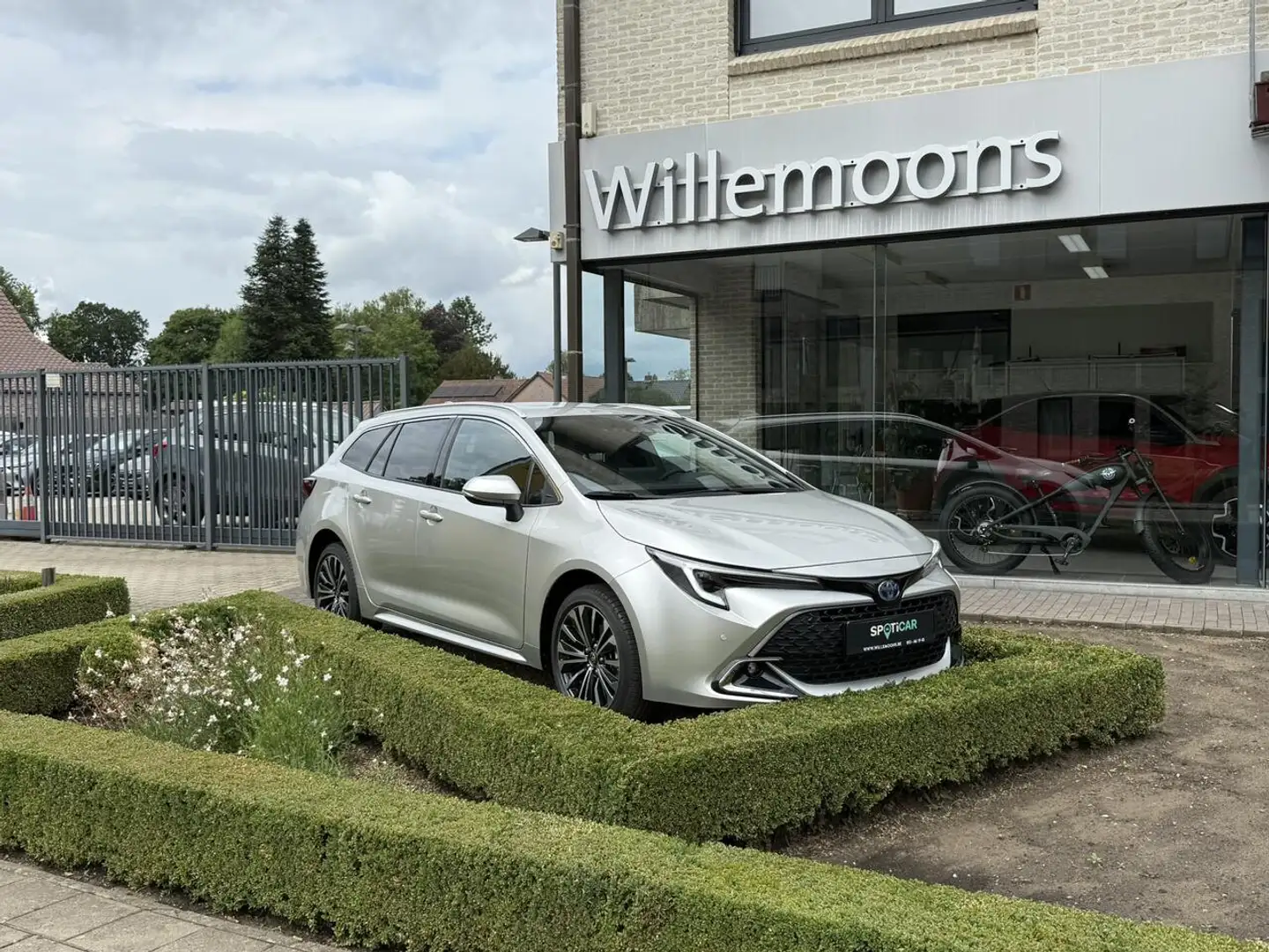 Toyota Corolla 1.8 Hybrid 140PK TEAM PLAYER DAGINSCHRIJVING!!!... Argent - 1