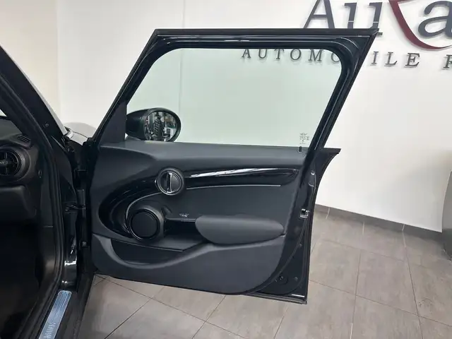 Mini Cooper Cooper view 7