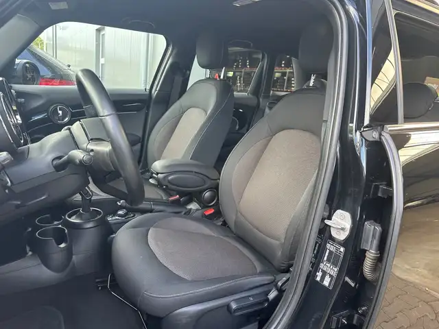 Mini Cooper Cooper view 10