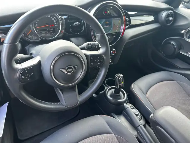 Mini Cooper Cooper view 9