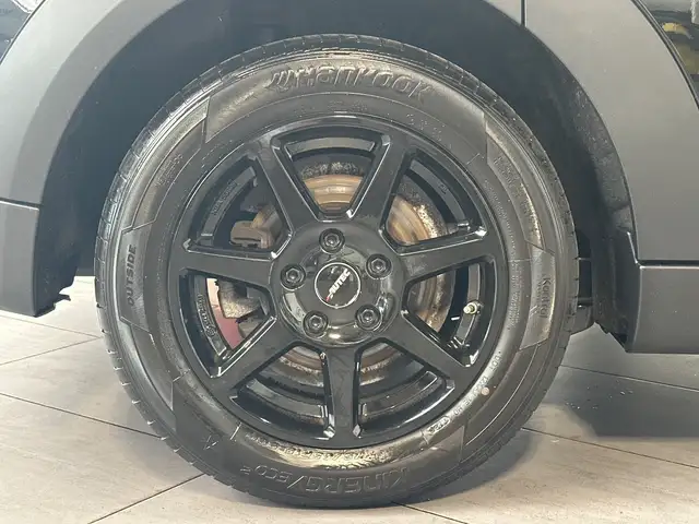 Mini Cooper Cooper view 3