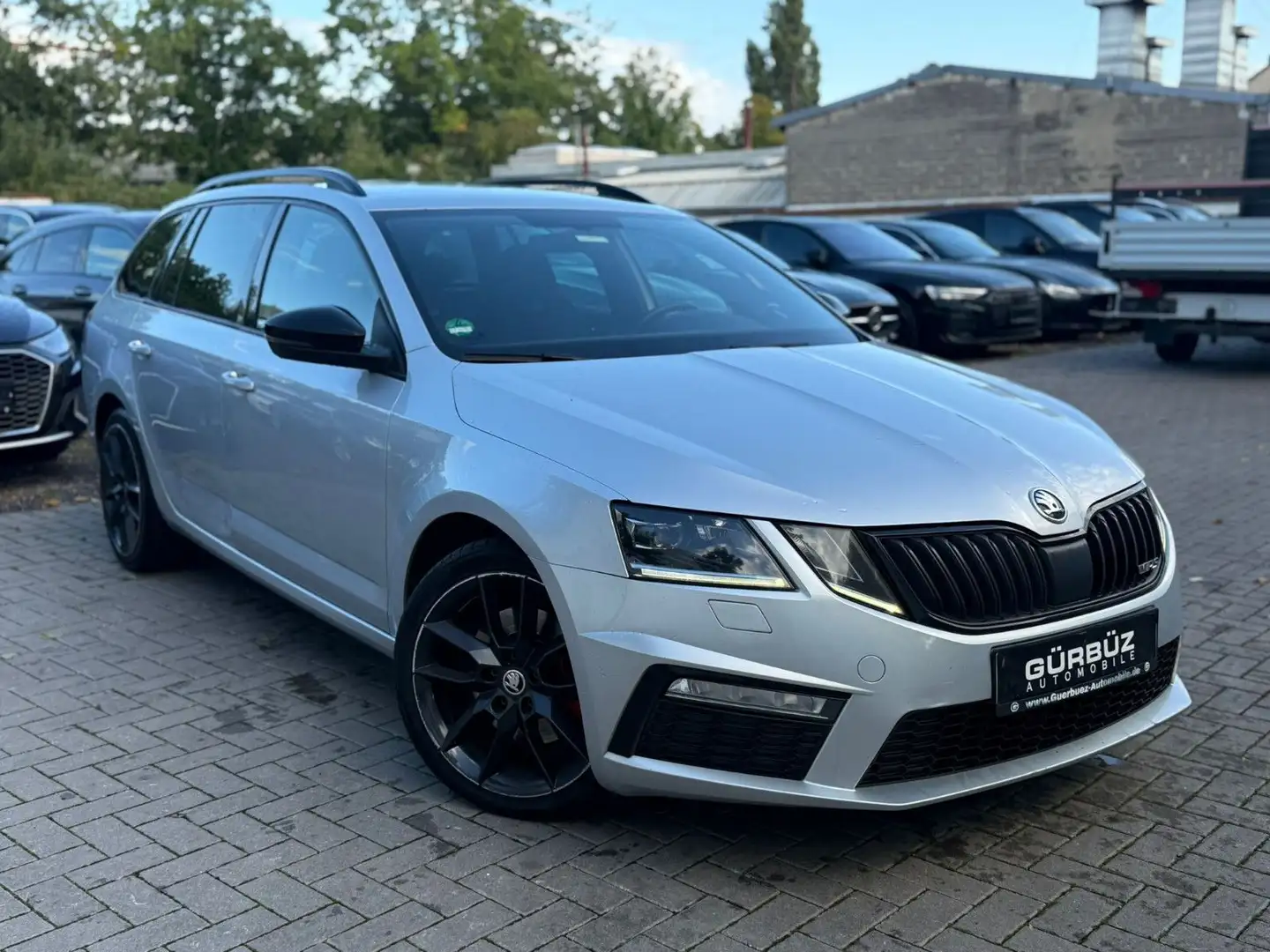 Skoda Octavia 2,0TDi Combi RS Challenge Argent - 1