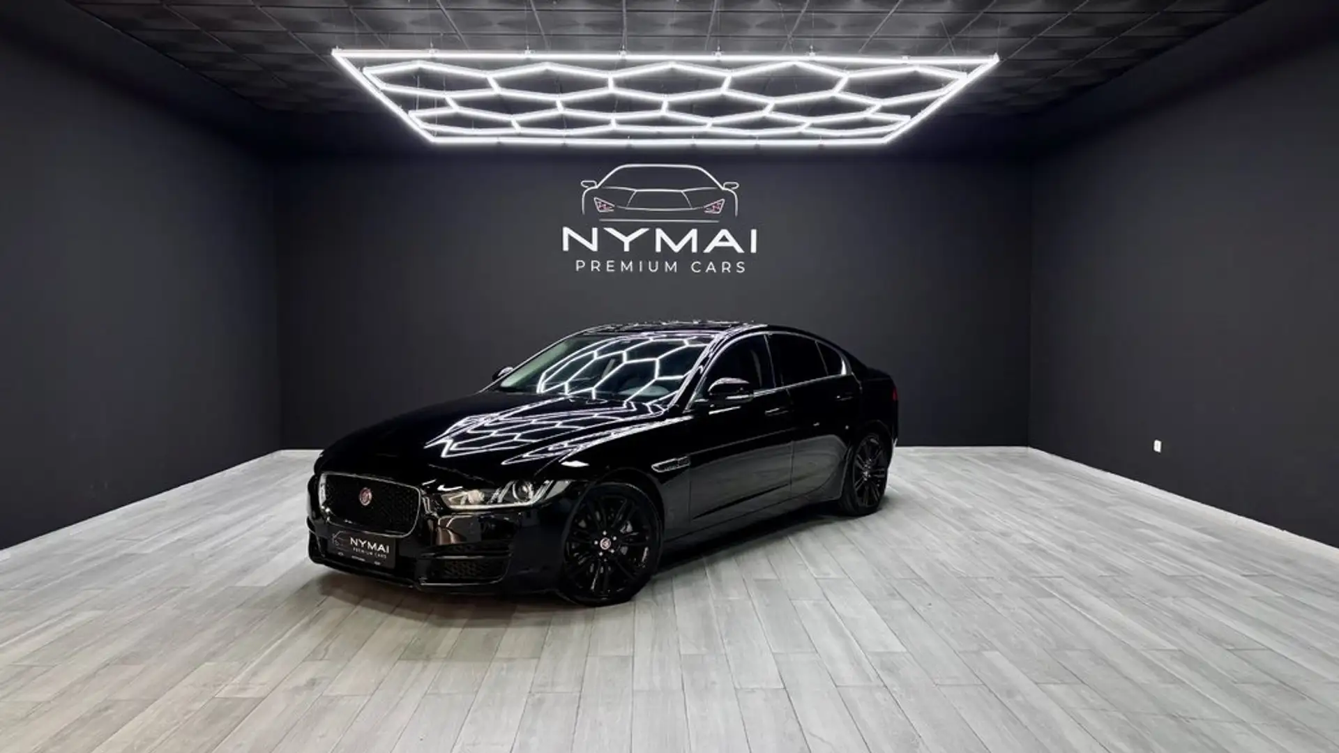 Jaguar XE 2.0 Diesel Prestige AWD Aut. 180 Zwart - 1