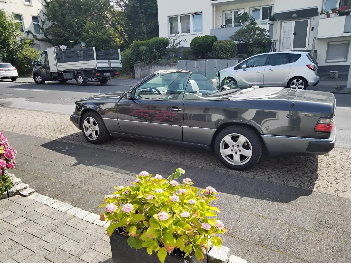 Mercedes-Benz Baureihe 124 CE-Klasse 300 CE-24 Schwarz - 2