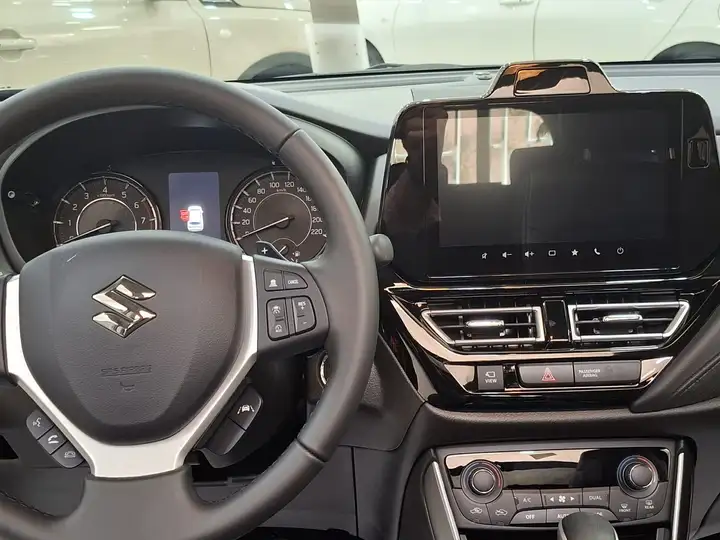 Suzuki S-Cross 2023, foto 12