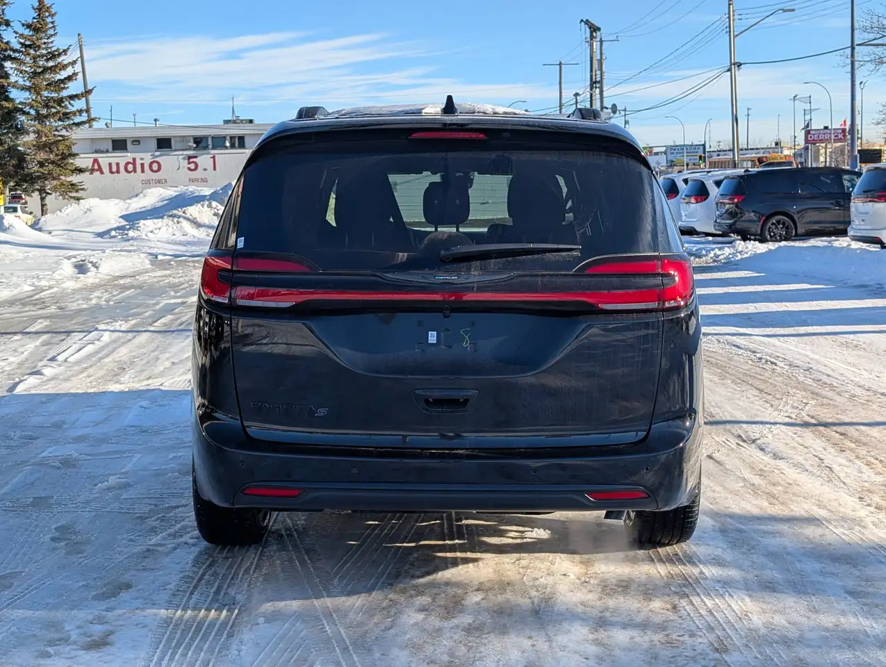 Chrysler Pacifica снимка Chrysler Pacifica