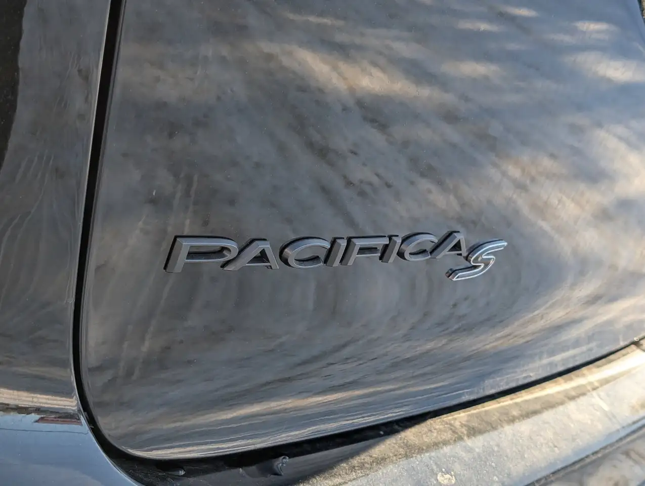 Chrysler Pacifica снимка Chrysler Pacifica