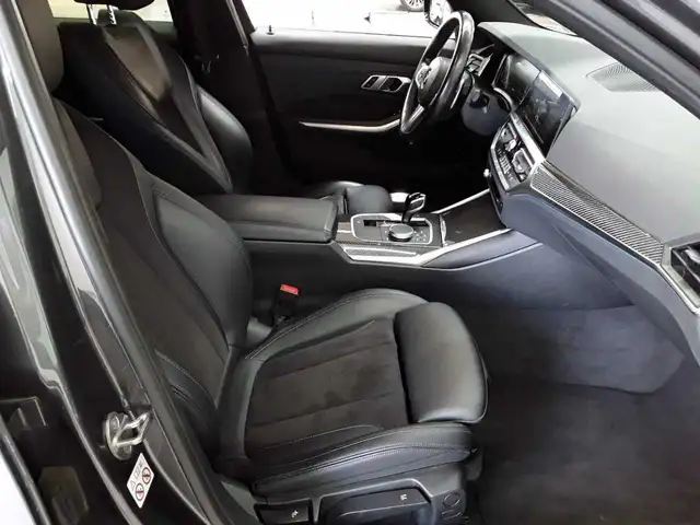 BMW 3 Series view 11