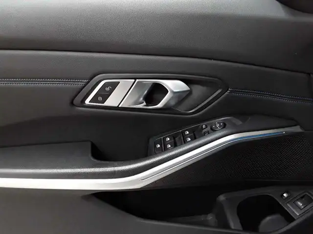 BMW 3 Series view 4