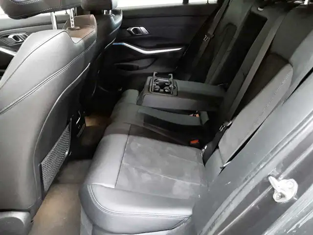 BMW 3 Series view 7