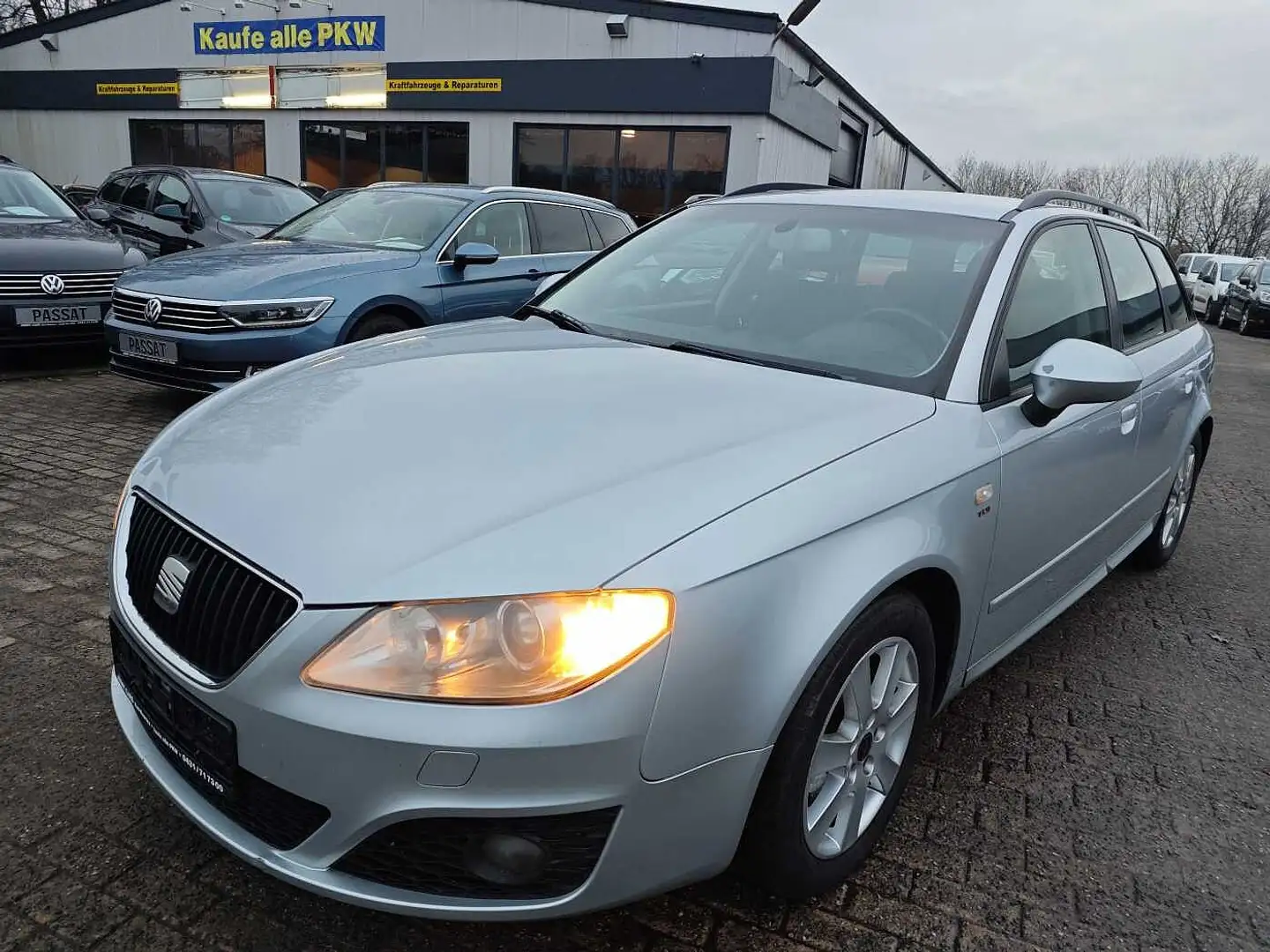 SEAT Exeo ST Diesel 2.0 TDI CR Style Silber - 1