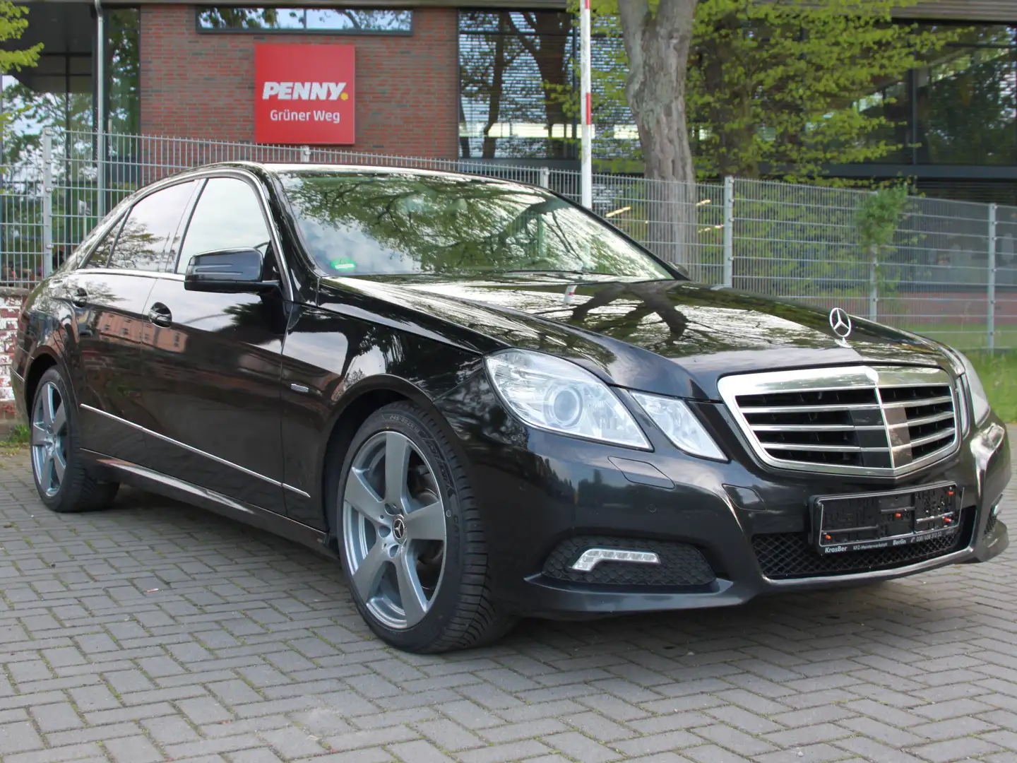 Mercedes-Benz E 250 CGI BlueEFFICIENCY Automatik Avantgarde Černá - 2