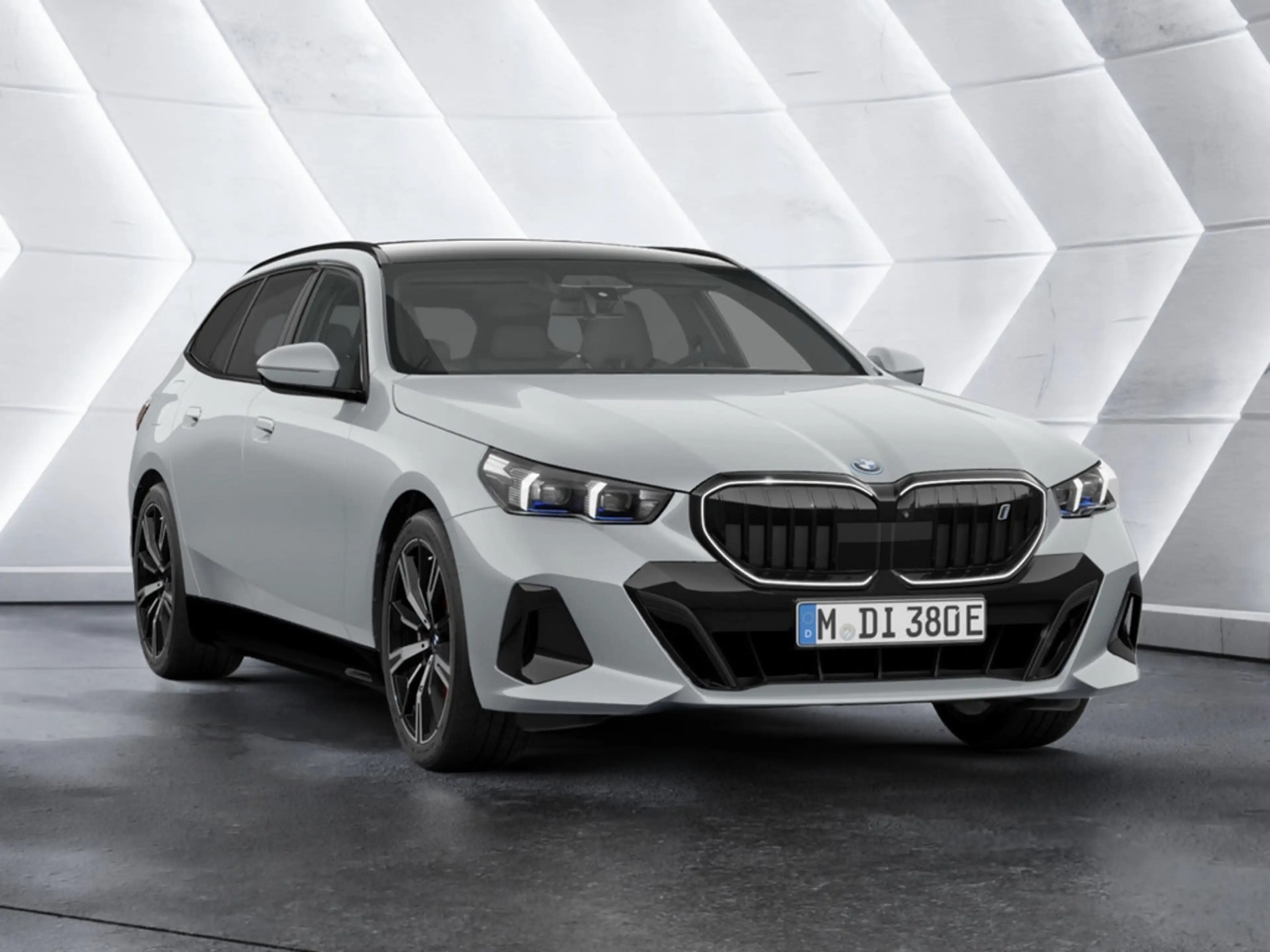 BMW i5 Touring 40 e M-Sport ACC HUD LED PANO 360° — photo 5