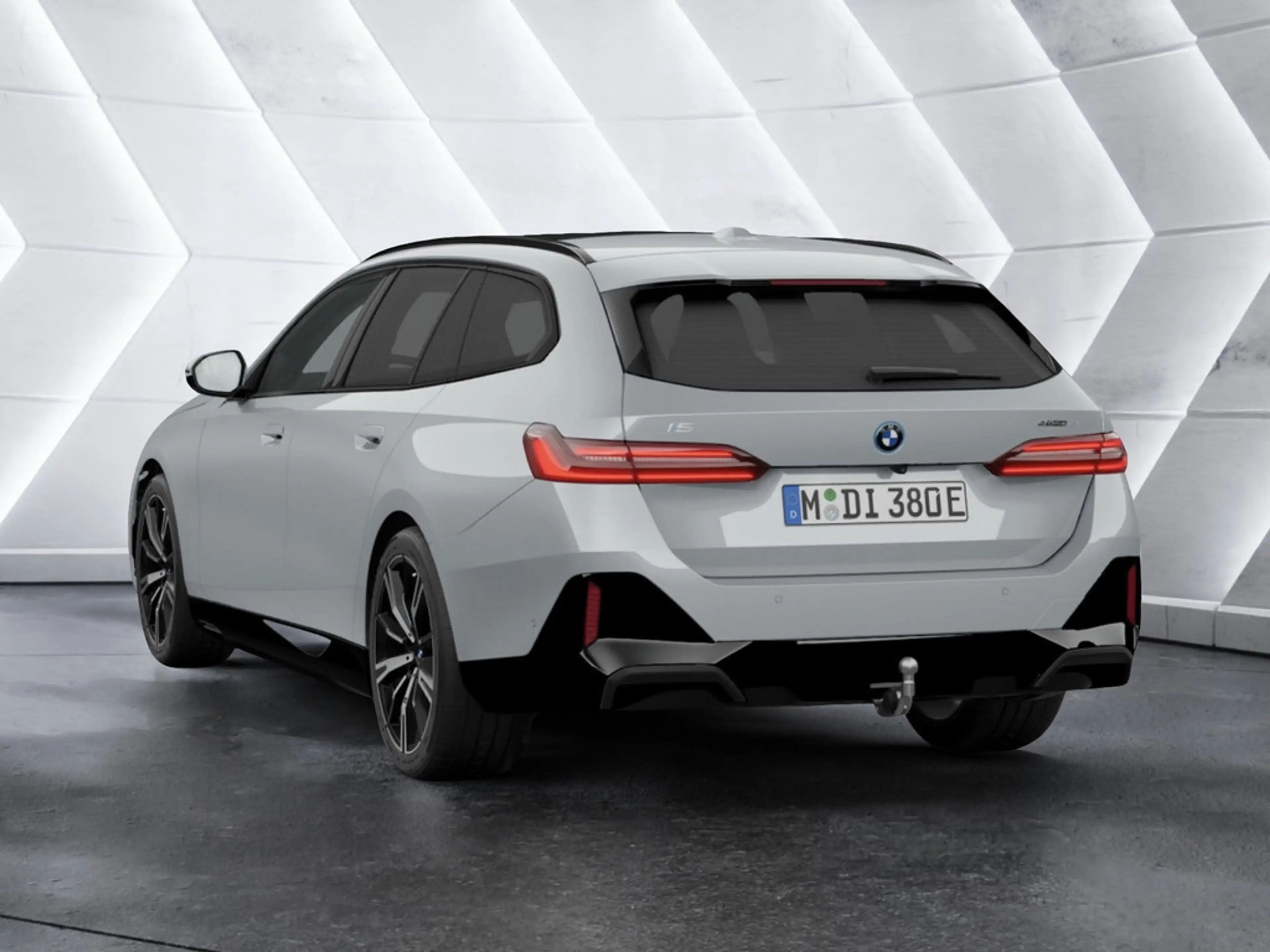 BMW i5 Touring 40 e M-Sport ACC HUD LED PANO 360° — photo 4