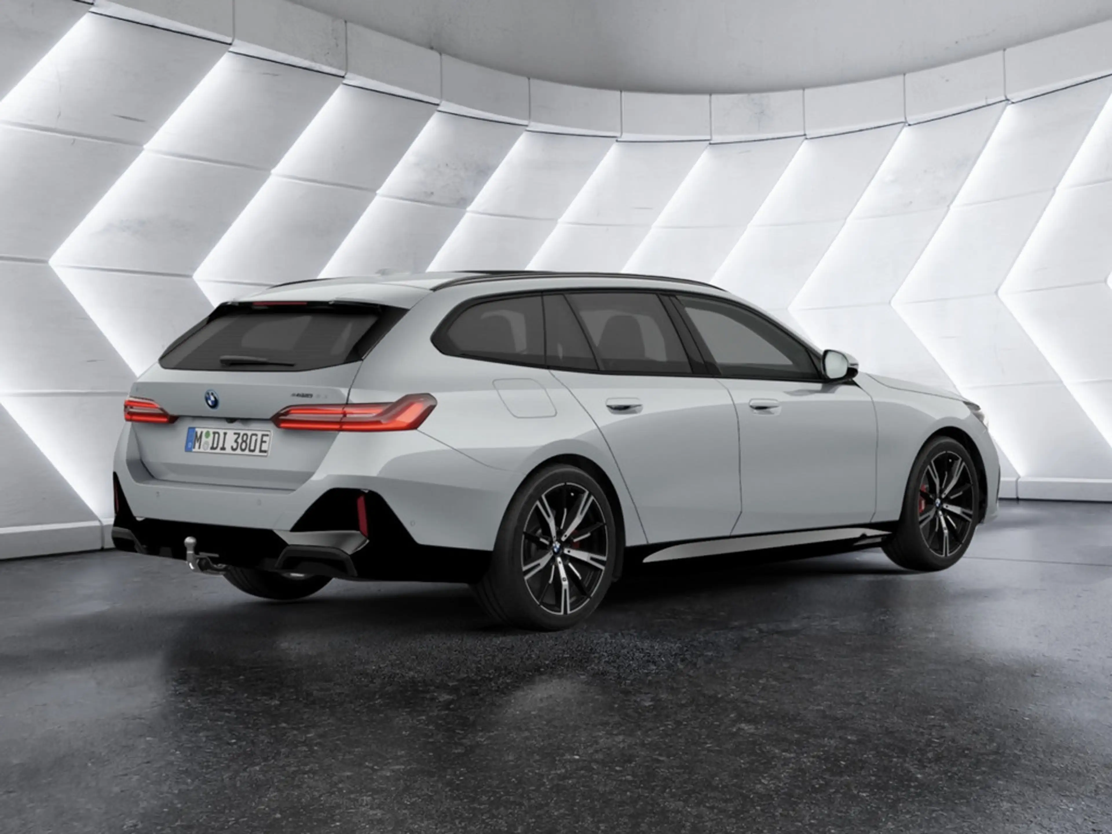 BMW i5 Touring 40 e M-Sport ACC HUD LED PANO 360° — photo 3