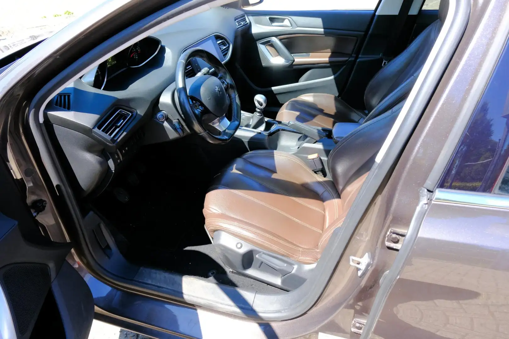 Peugeot 308 SW 1.6 BlueHDI Blue Lease Executive Leder|Pano |Na Grijs - 2