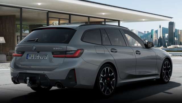 BMW 330 e Touring M Sport PRO //Pano AHK FACELIFT