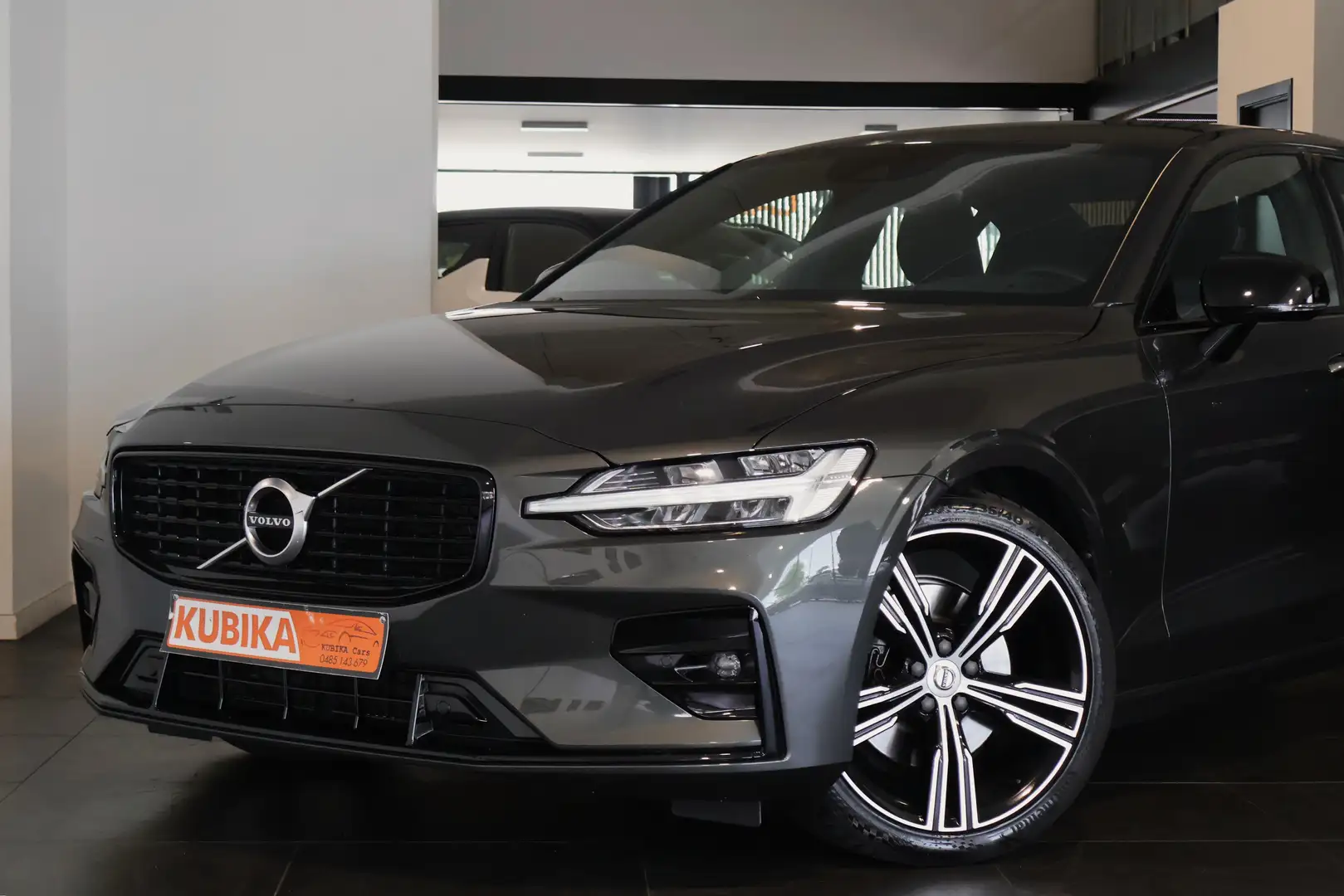 Volvo S60 2.0 B4 MHEV Ultimate Dark LijnA Carplay Garantie* Grijs - 2