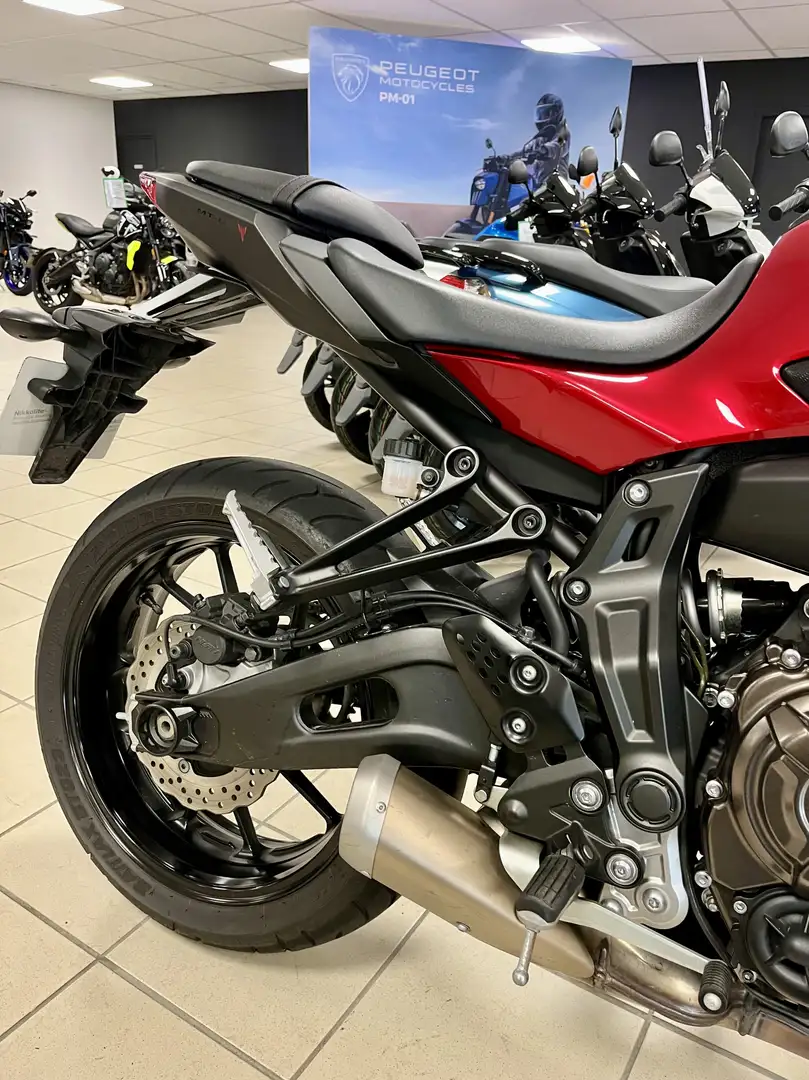 Yamaha MT-07 Rouge - 2