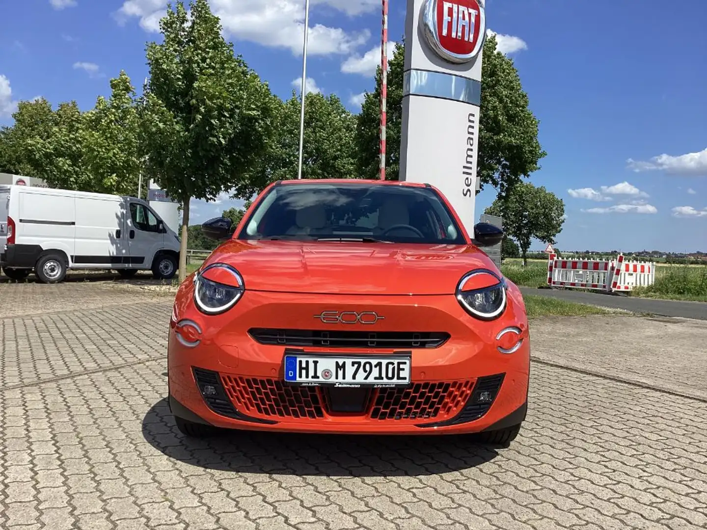 Fiat 600 600e la Prima Oranje - 2