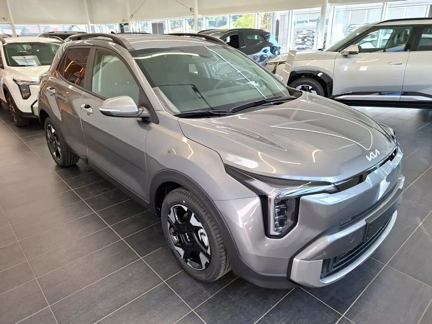 Kia Stonic 1,0 TGDI GPF ISG Silber Grau - 2
