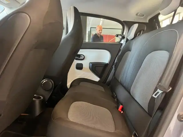 Renault Twingo view 10